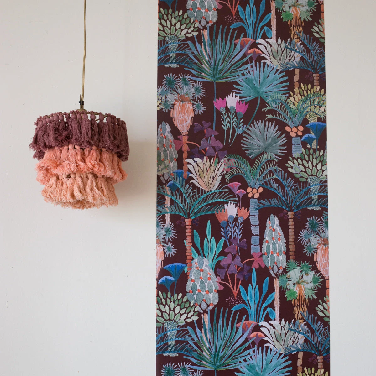 Jungalow® Phoenix Wallpaper In Vino By Justina Blakeney® - Sure Strip 7 Jungalow® Phoenix Wallpaper In Vino By Justina Blakeney® - Sure Strip