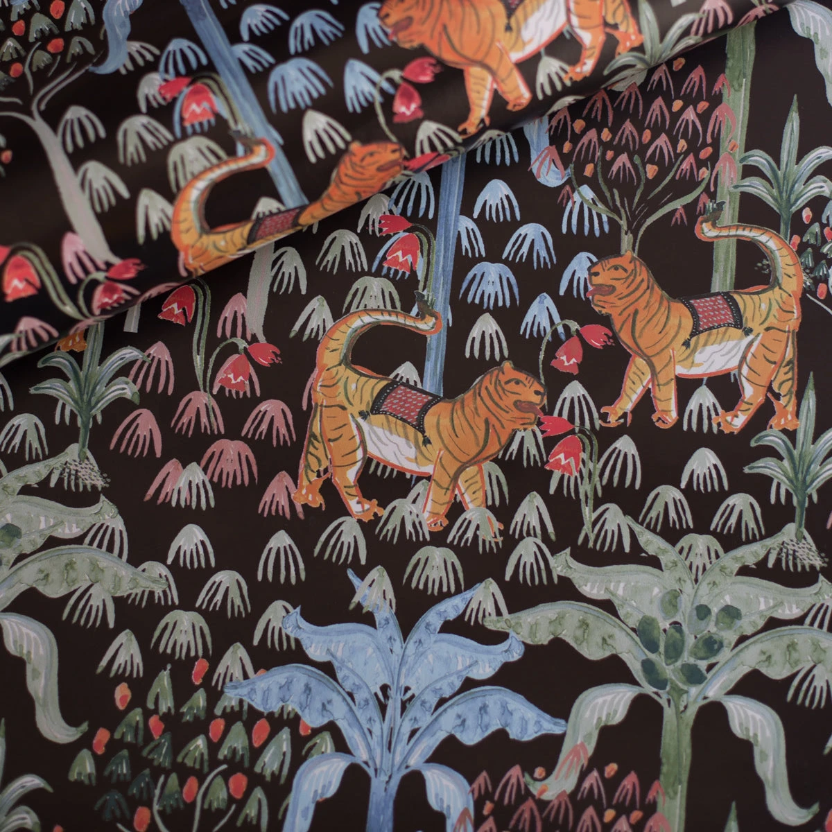 Jungalow® Tigris Wallpaper In Onyx By Justina Blakeney® - Sure Strip 3 Jungalow® Tigris Wallpaper In Onyx By Justina Blakeney® - Sure Strip