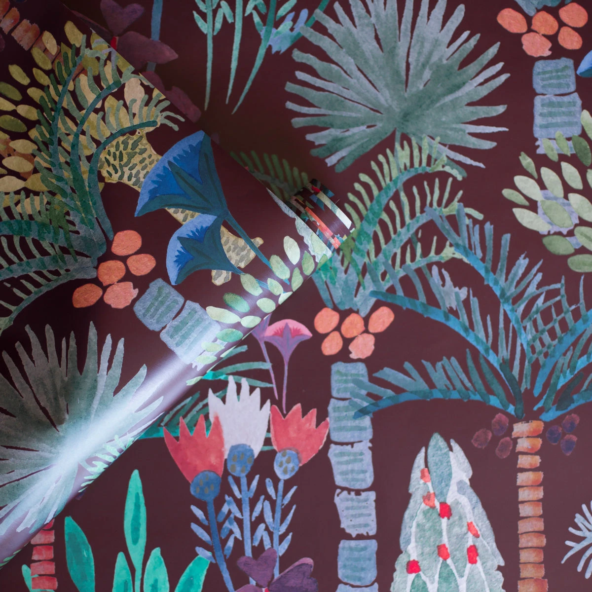 Jungalow® Phoenix Wallpaper In Vino By Justina Blakeney® - Sure Strip 3 Jungalow® Phoenix Wallpaper In Vino By Justina Blakeney® - Sure Strip